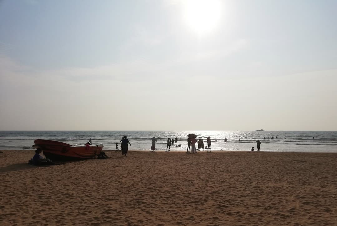 Aktywności sportów wodnych na plaży Bentota