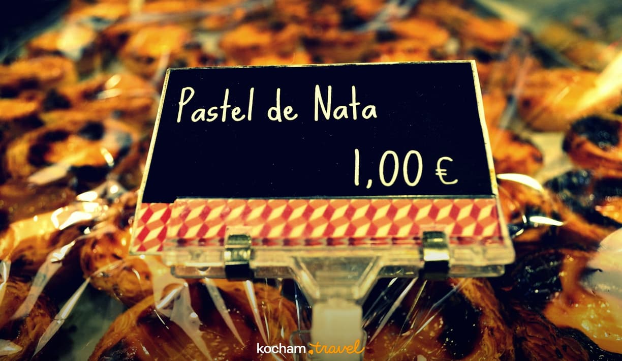 Wyśmienite portugalskie ciastka Pastel de Nata, cena 1 euro.