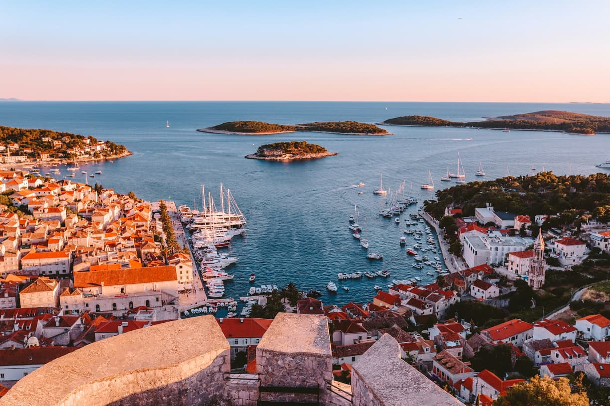 Chorwacja. Co zwiedzić w Makarskiej i okolicach? Park Biokovo, Omiš i wyspy Hvar i Brač