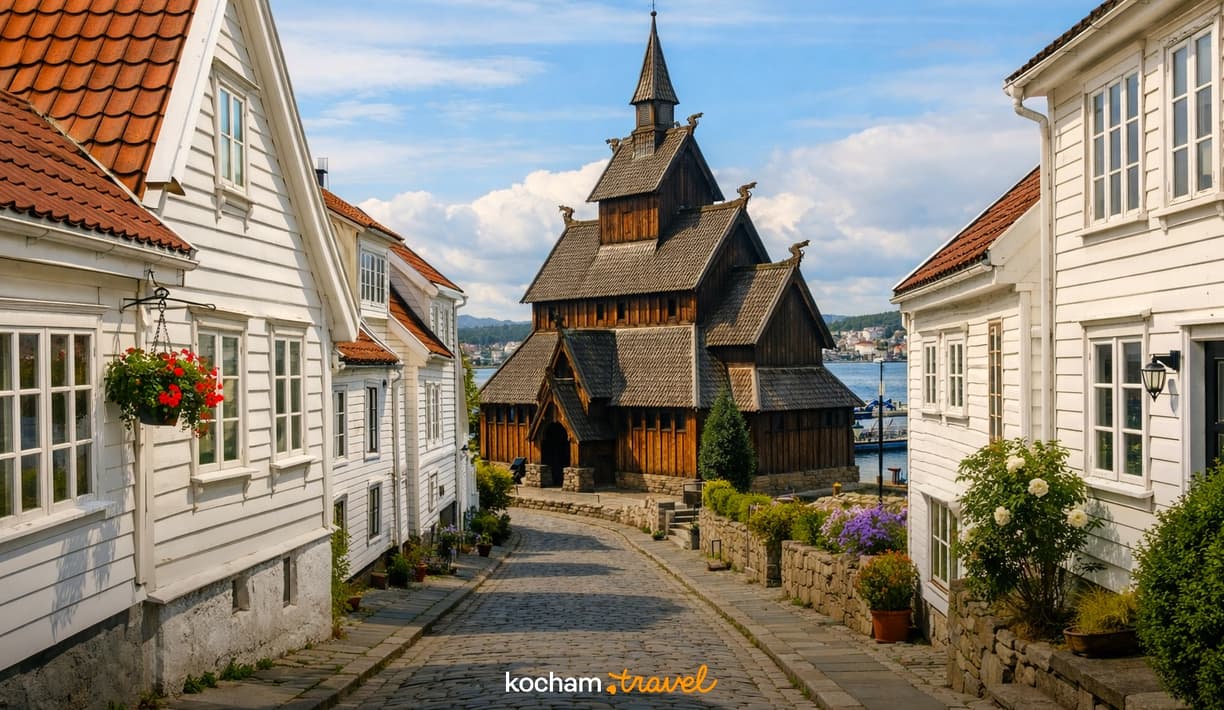 Ilustracja do tematu: Gotowy pomysł na urlop w Norwegii szlakiem zabytkowej drewnianej architektury w Stavanger