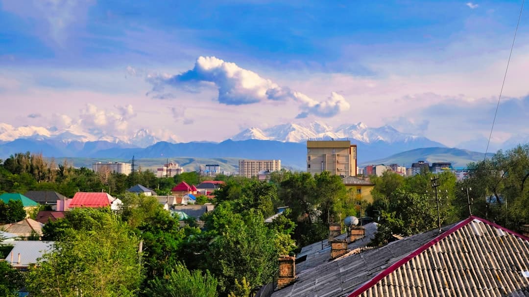 City Break w Tiranie: Co zobaczyć w kolorowej stolicy Albanii?