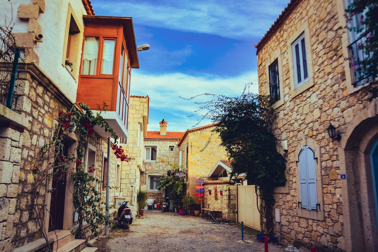 Plaża Çeşme z krystalicznie czystą wodą
