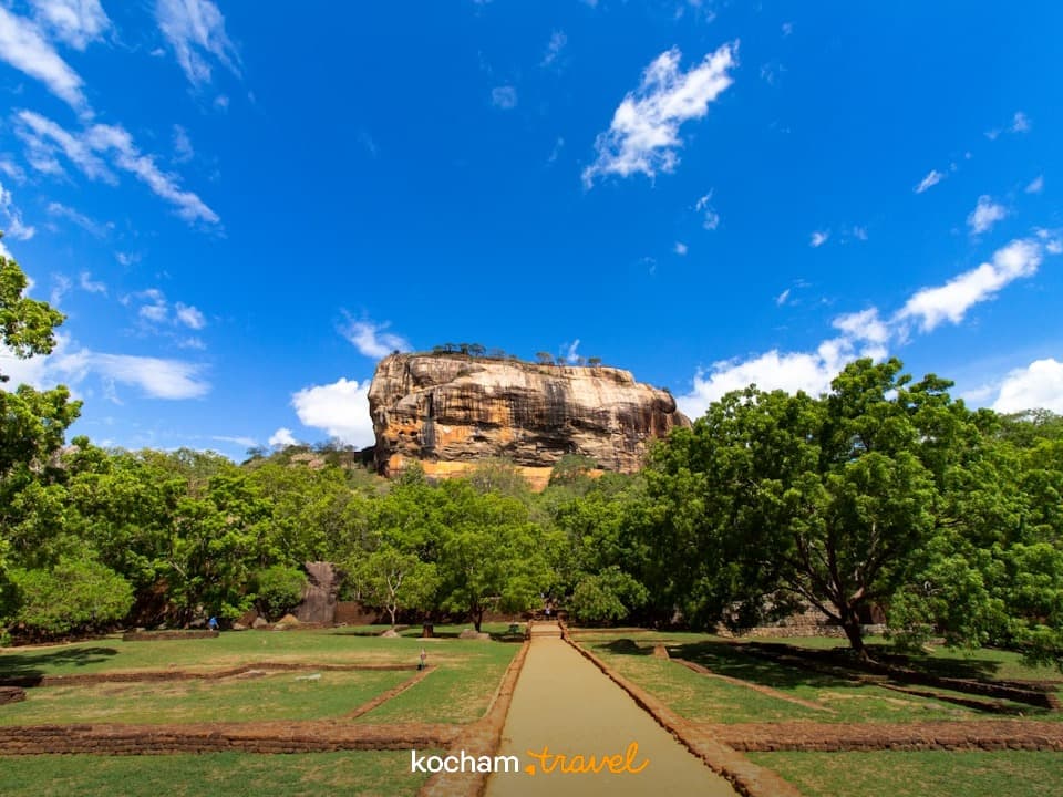 Sigiriya Lwia Skała, starożytna forteca, zielone ogrody Sri Lanka.