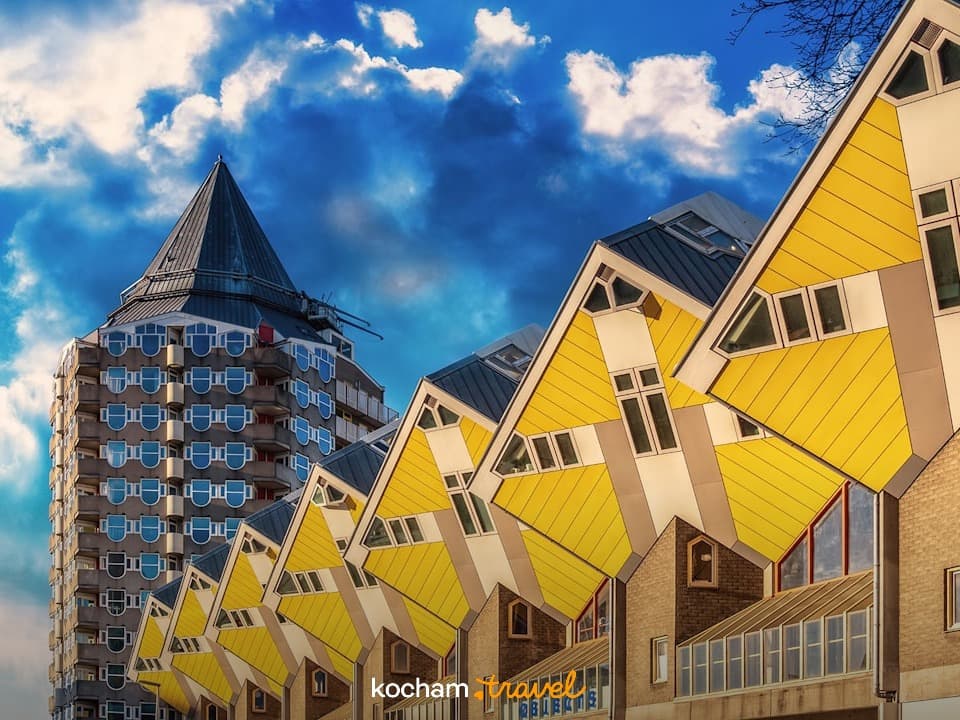 Ikoniczne żółte Domy Sześcienne Kubuswoningen w Rotterdamie, Holandia