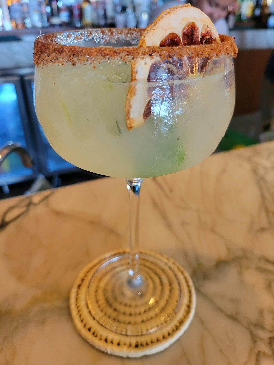 Kubańskie mojito z miętą i limonką
