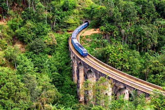 Sri Lanka. Co zwiedzić w Elli? Most Dziewięciu Łuków, Little Adam's Peak i plantacje herbaty