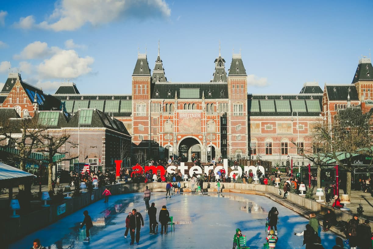 Niderlandy. Plaże w Amsterdamie? Gdzie szukać miejskich plaż i kąpielisk latem.