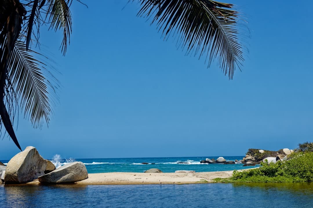 Najpiękniejsze plaże Kolumbii: Od Parku Tayrona po karaibskie wyspy