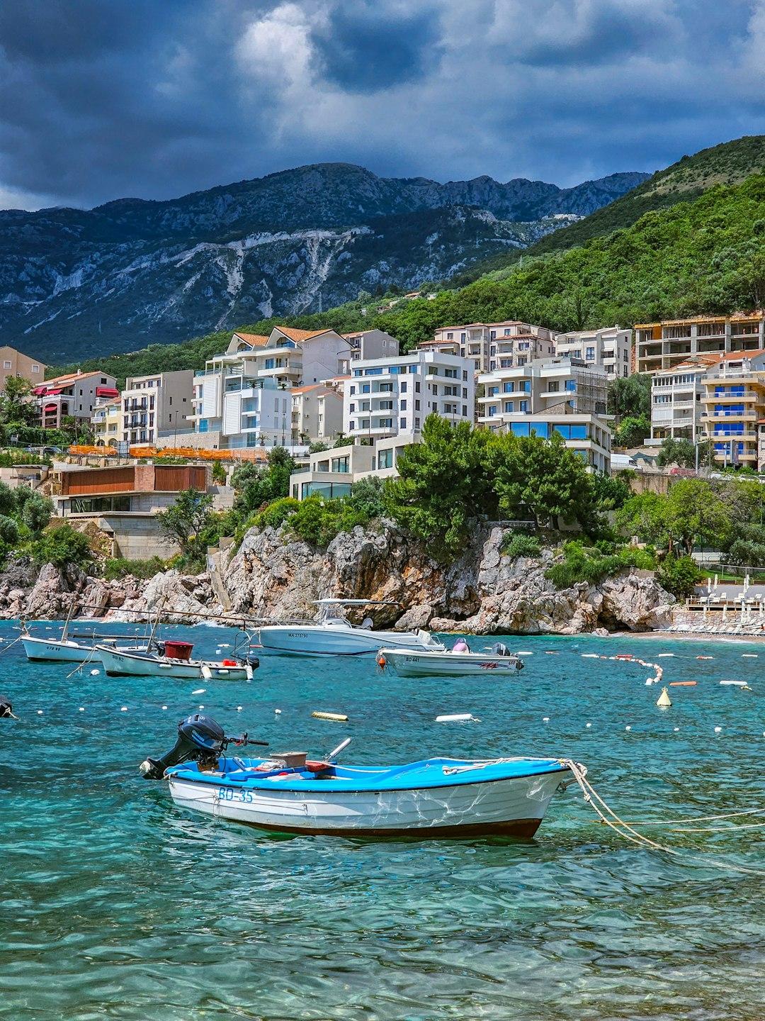 Podróżuj po pięknych plażach Czarnogóry