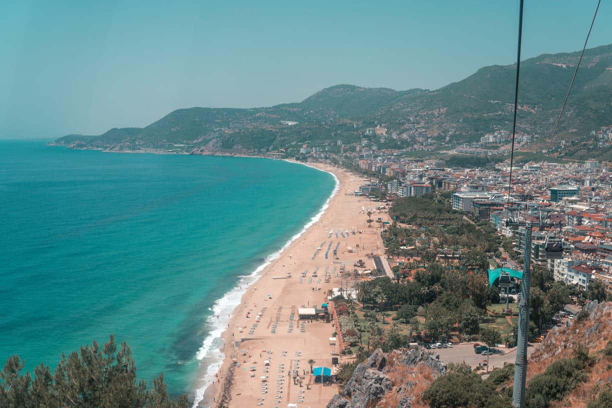 Turcja. Plaża Kleopatry i inne: Przewodnik po najlepszych plażach w Alanyi