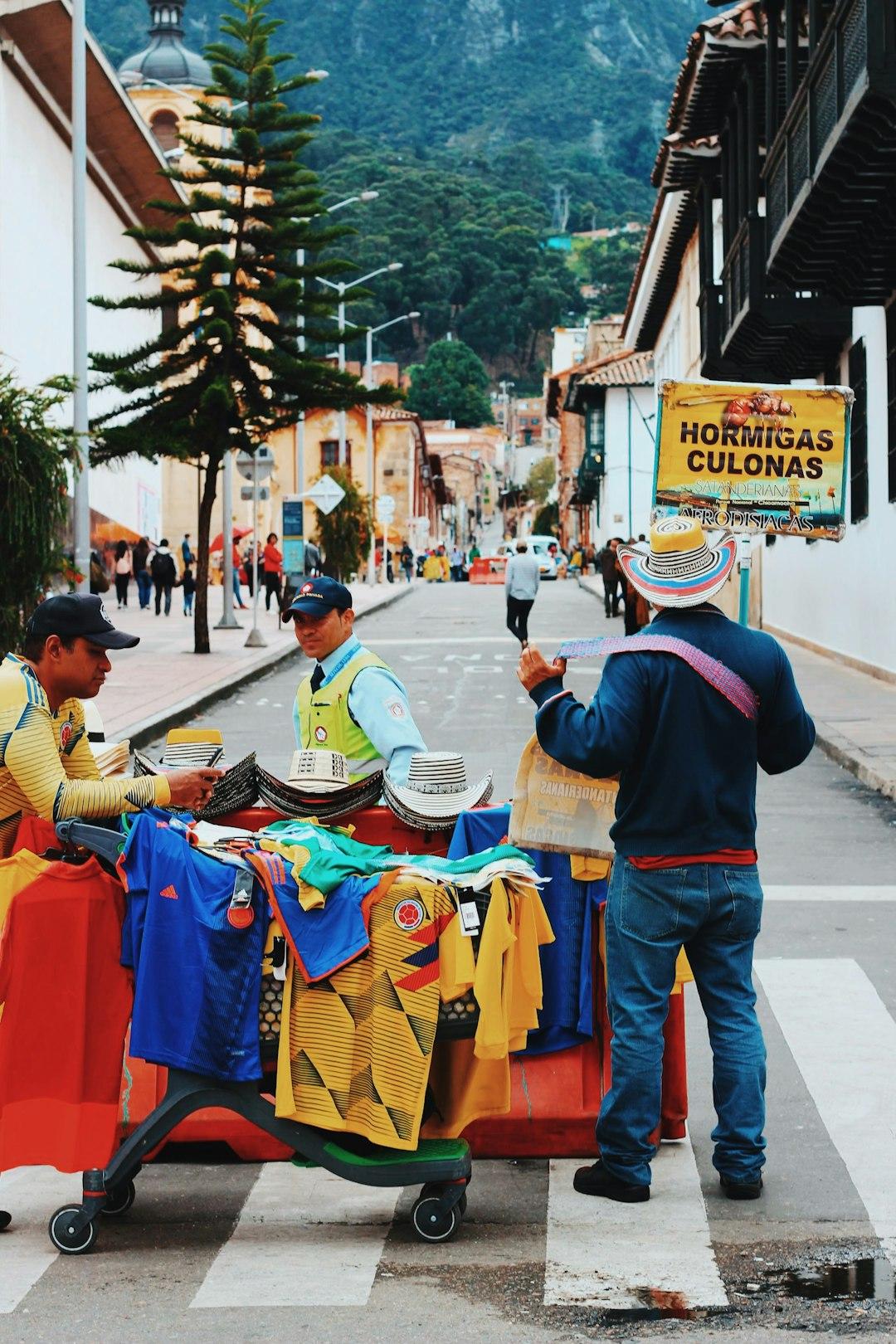 Ulice Cuenca z lokalnym transportem