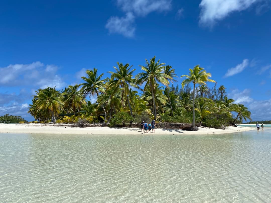 Rajska plaża w Aitutaki z piękną laguną