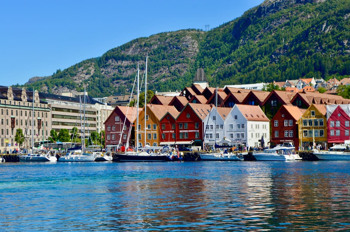 Norwegia. Ceny w Bergen 2025/26: Ile kosztuje wjazd na Fløyen, zupa rybna i piwo?