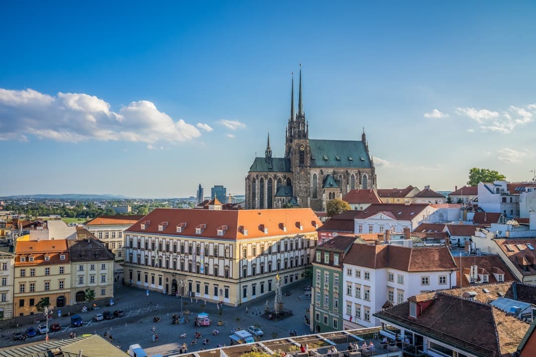 Panorama Brna, katedra Piotra i Pawła, historyczne centrum miasta.