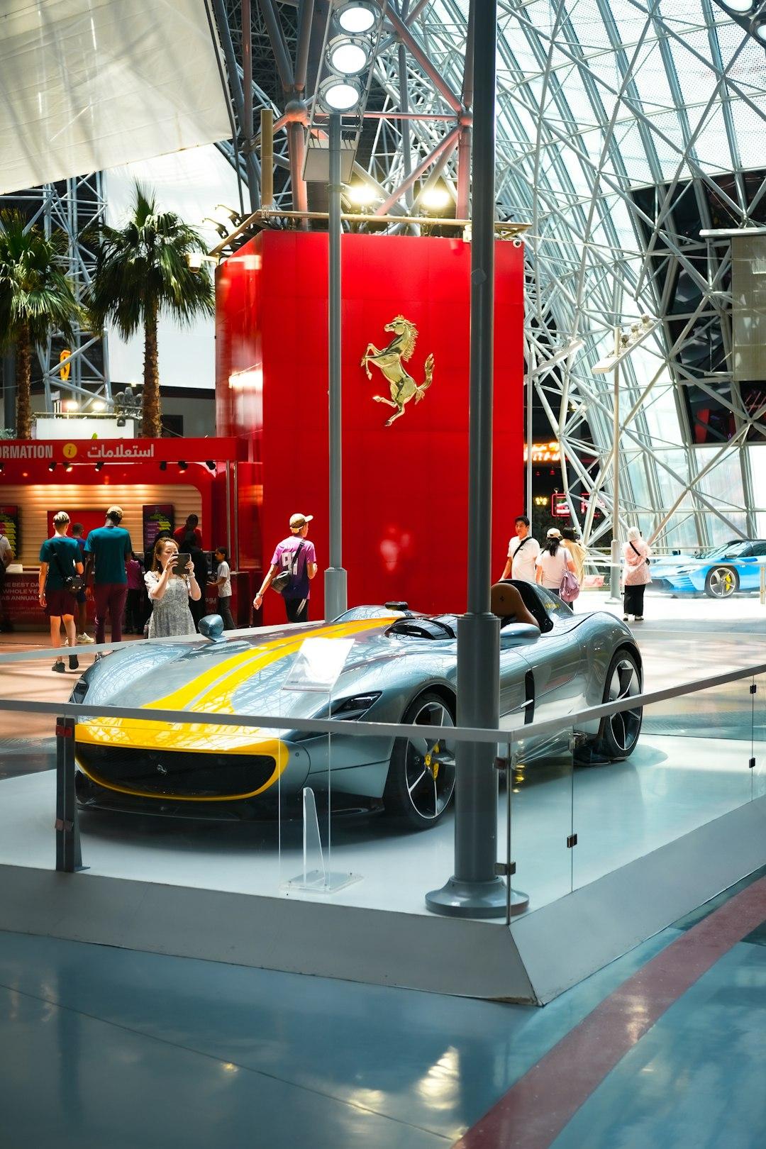 Abu Zabi z dziećmi: Ferrari World, parki wodne i inne atrakcje dla rodzin