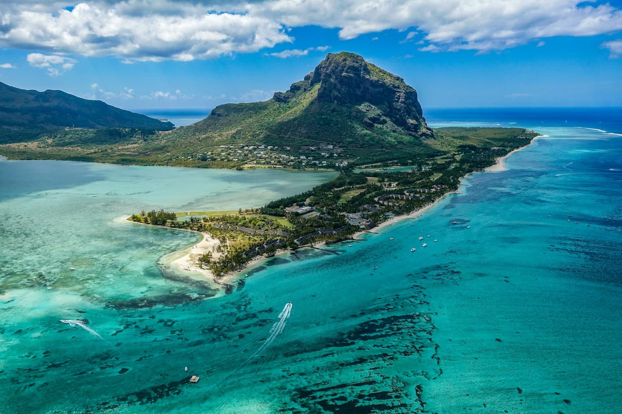 Co zwiedzić na Mauritiusie? Ziemia Siedmiu Kolorów, wodospady i stolica Port Louis