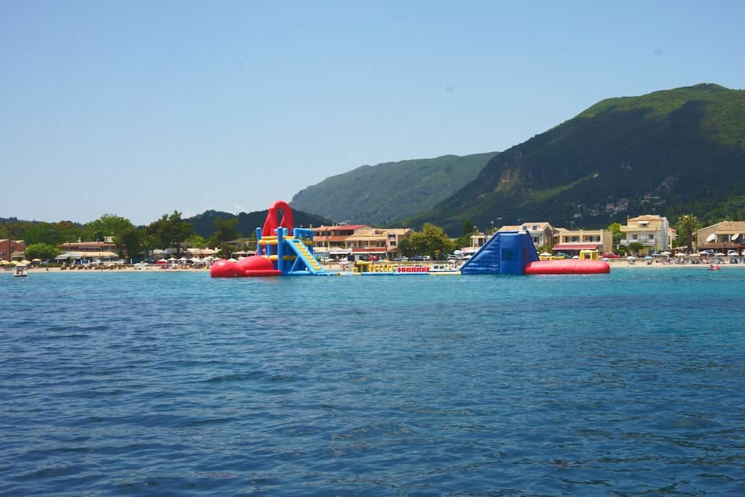 Korfu z dziećmi: Najlepsze plaże i hotele dla rodzin na zielonej wyspie