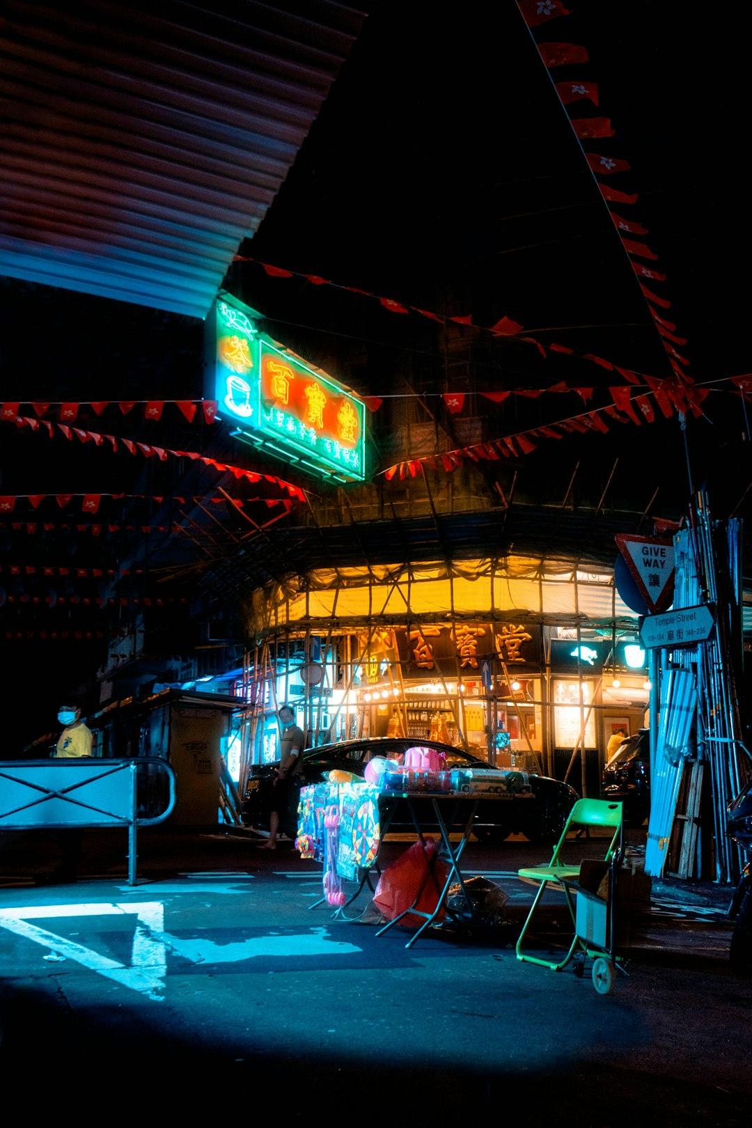 Nocne życie w Kucie z barami i klubami