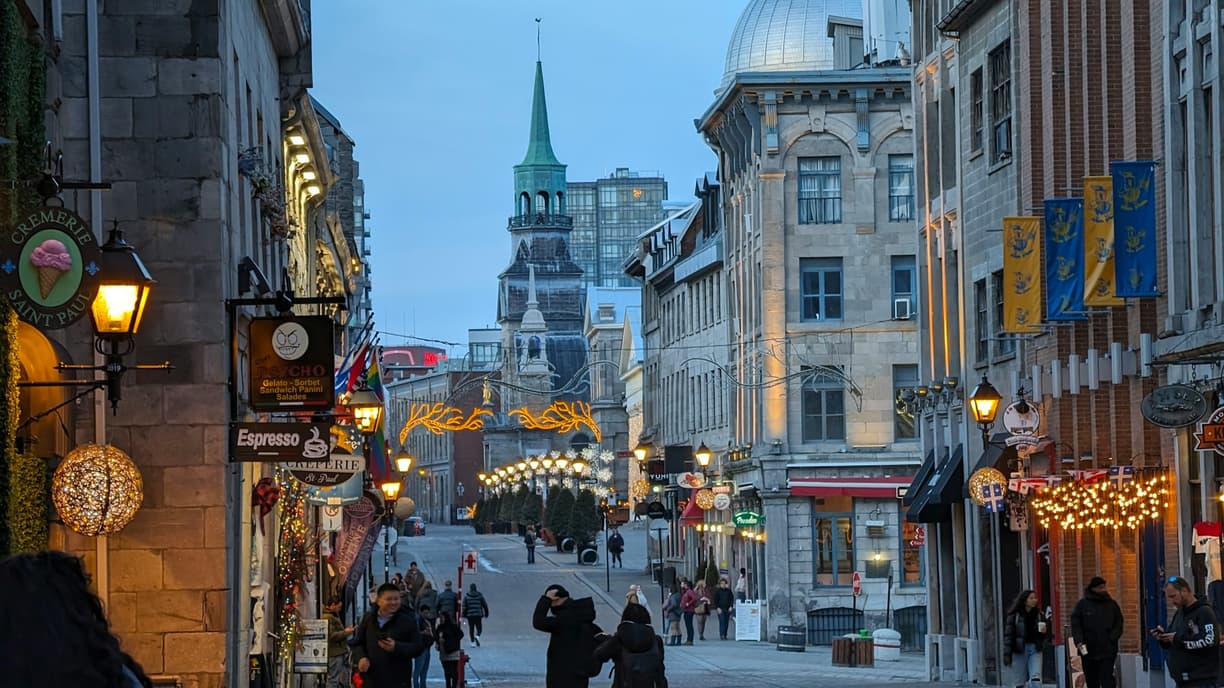 Kanada. Poutine w Montrealu: od klasyki po gourmet – przewodnik po najlepszych miejscach
