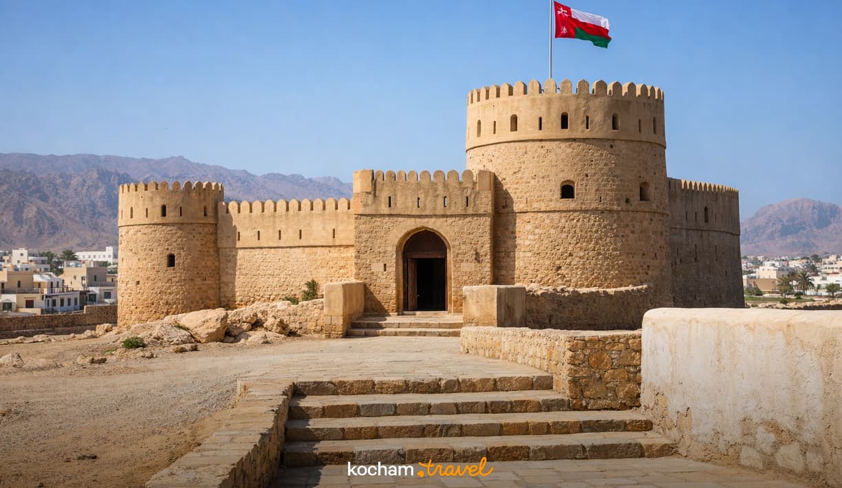 Ilustracja do tematu: Oman. Ceny biletów do historycznych fortów w Sur: ile zapłacisz za wejście do twierdzy Sunaysilah (od 0,5 do 2 OMR / ok. 5-20 PLN)?