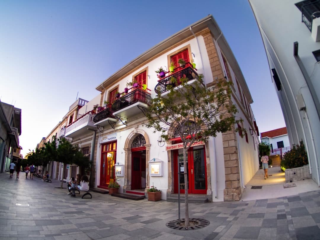 Wąskie uliczki starego miasta Pafos