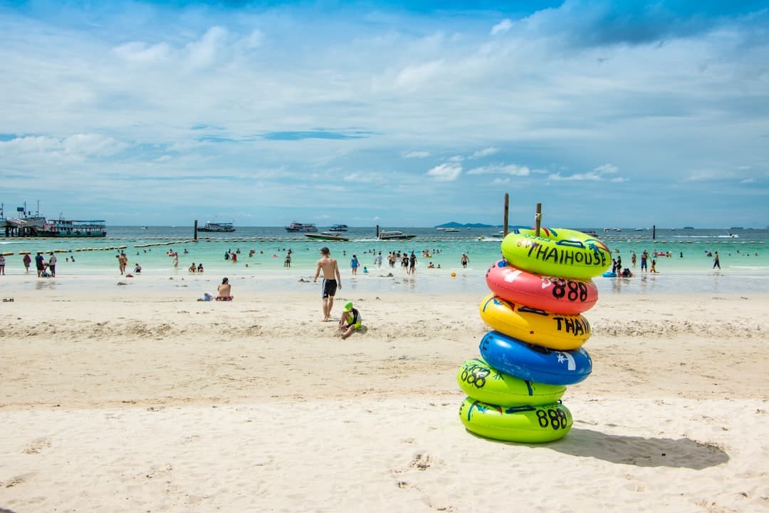 Słoneczna plaża w Pattayi