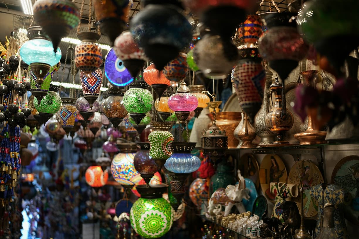 Targ w Marrakeszu z lokalnymi produktami