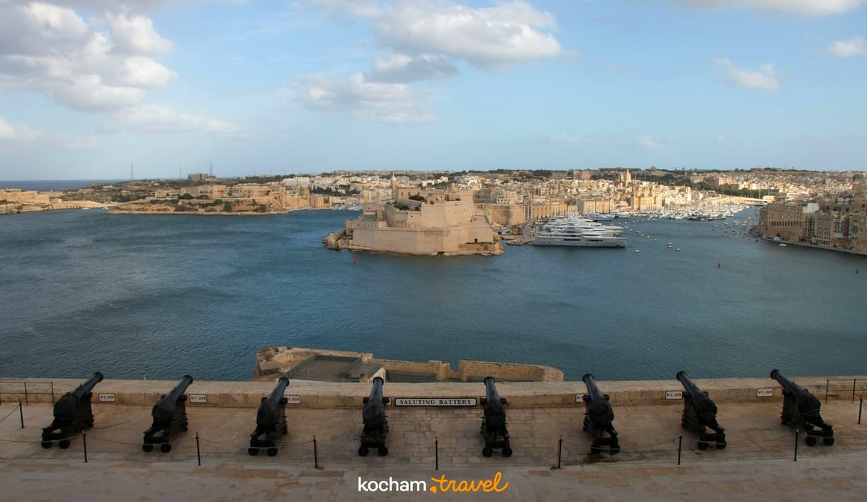 Bateria Salutująca, Fort Świętego Anioła i Wielki Port w Valetcie, Malta.