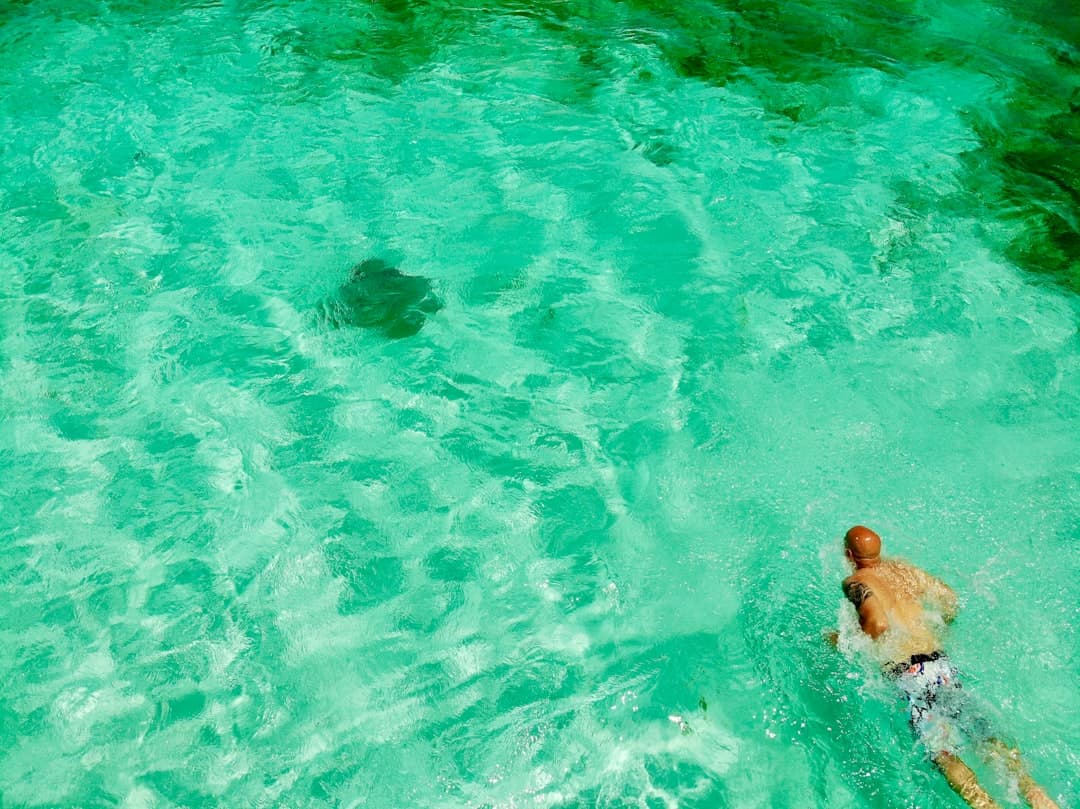 Turyści odpoczywający na plaży w Cozumel