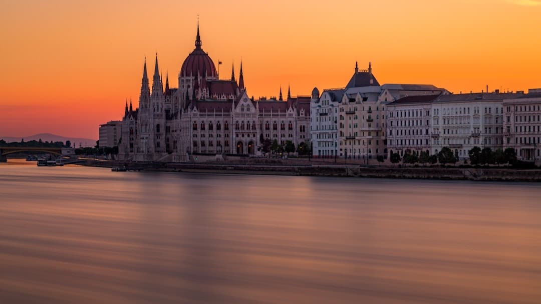 Węgierski Parlament Budapeszt Dunaj zachód słońca panorama miasta