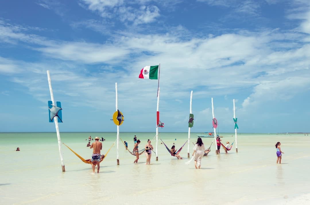 Rodzinna wakacyjna zabawa na plaży w Cancun