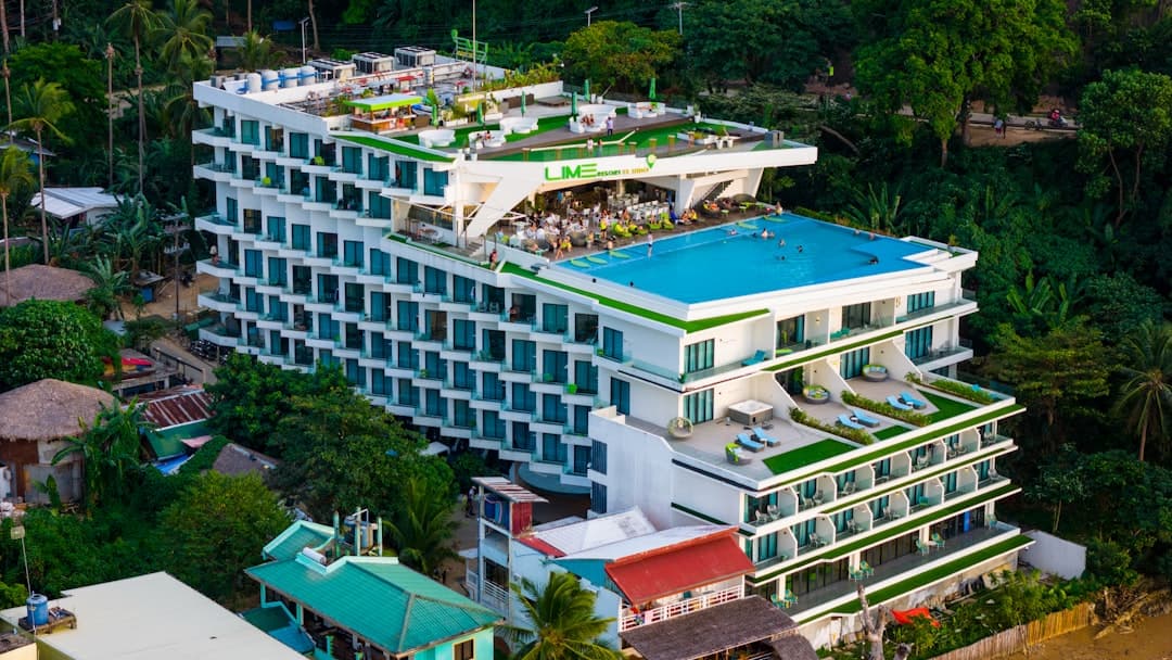 Luksusowy hotel w Pattayi z widokiem na morze