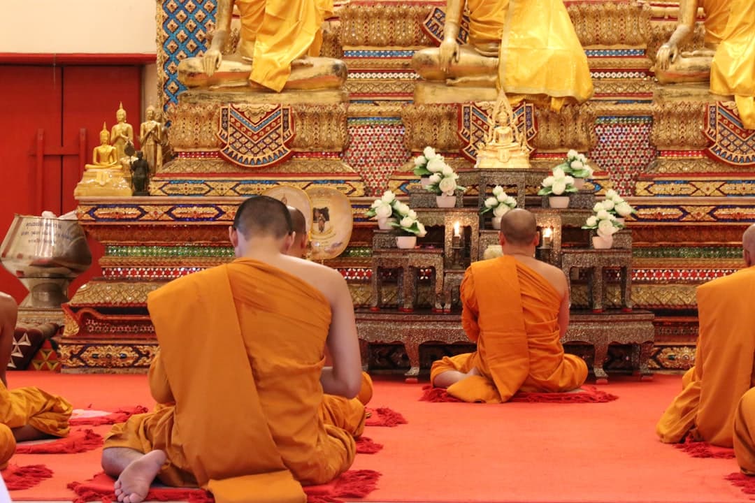Sesja medytacyjna przy świątyni Wat Yang