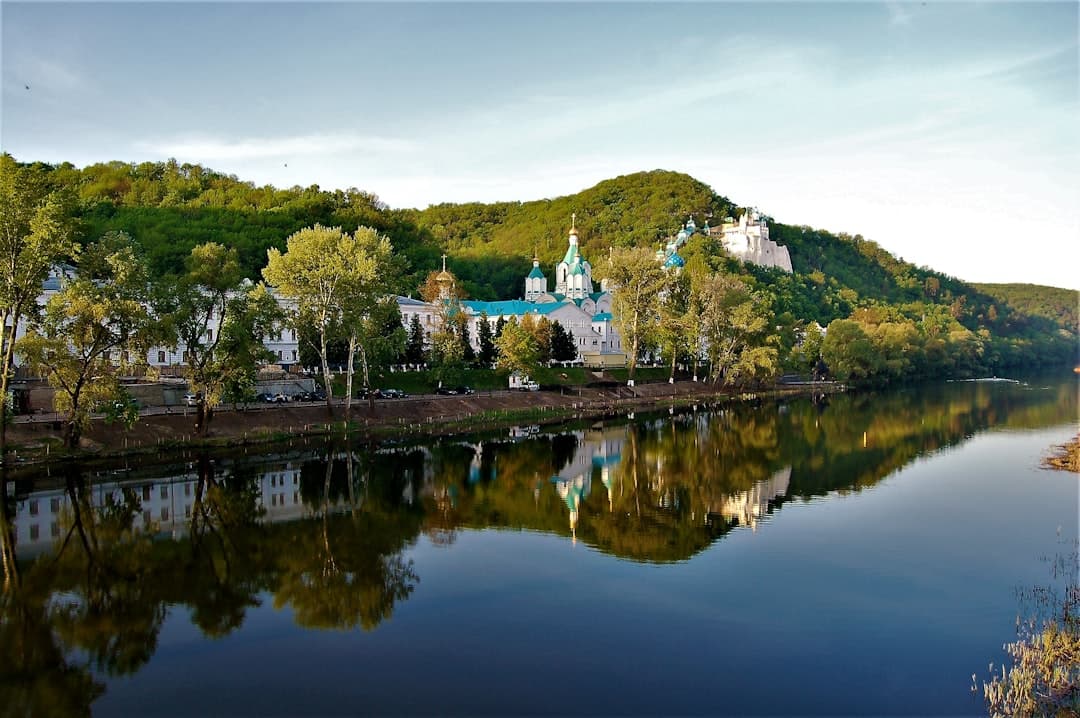 Czeski Krumlov - malowniczy widok na rzekę i zamek
