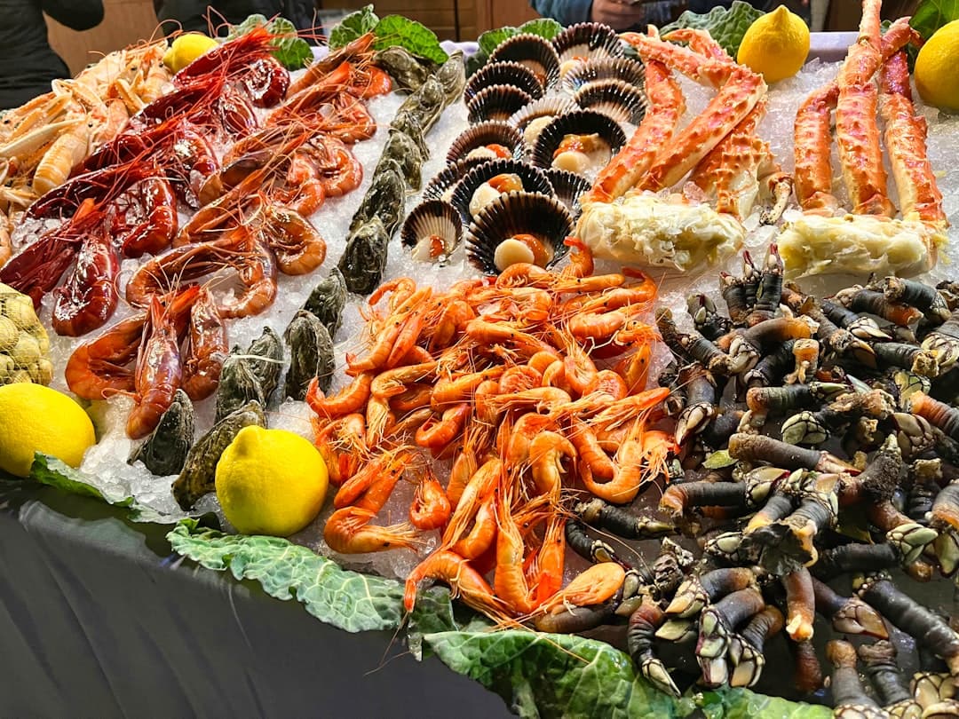 Talerz świeżych owoców morza w restauracji na Diani Beach