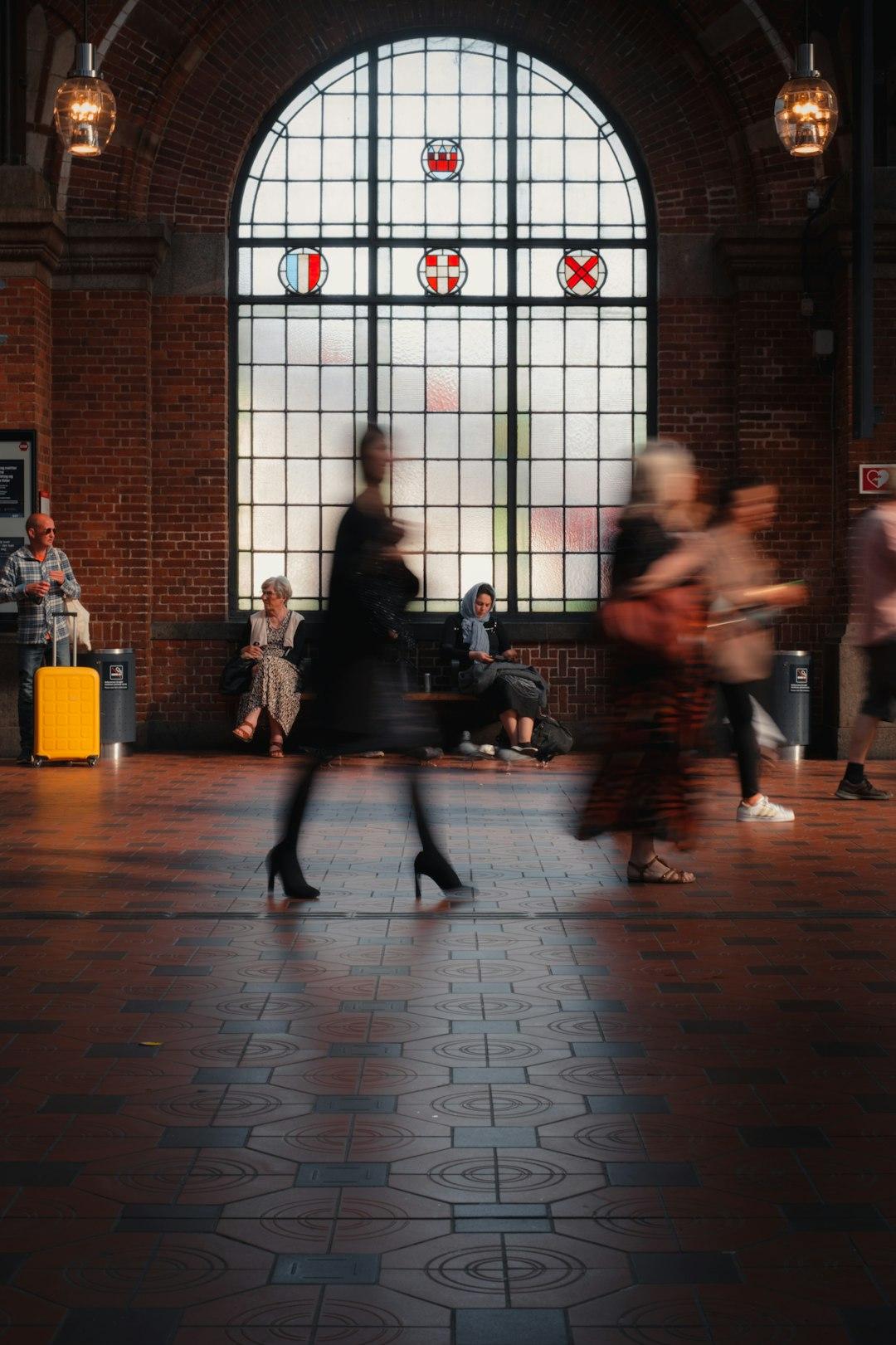 Wnętrze stacji metra w Kopenhadze