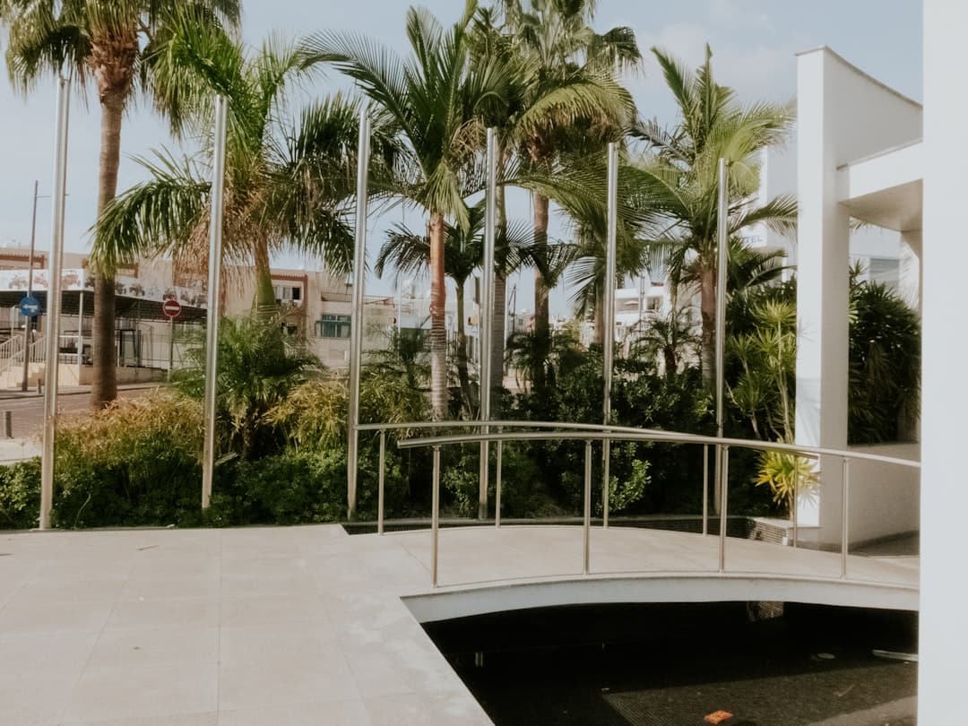 Luksusowy basen hotelowy w Ayia Napa