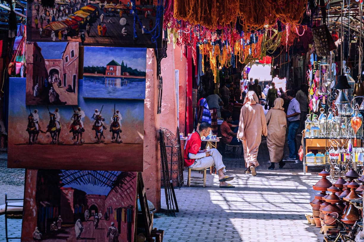 Maroko. Ceny w Marrakeszu 2025/26: Ile kosztuje sok pomarańczowy na Jemaa el-Fna i pamiątki na suku?