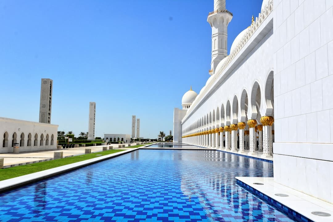 Luksusowy hotel w Abu Zabi z widokiem na morze
