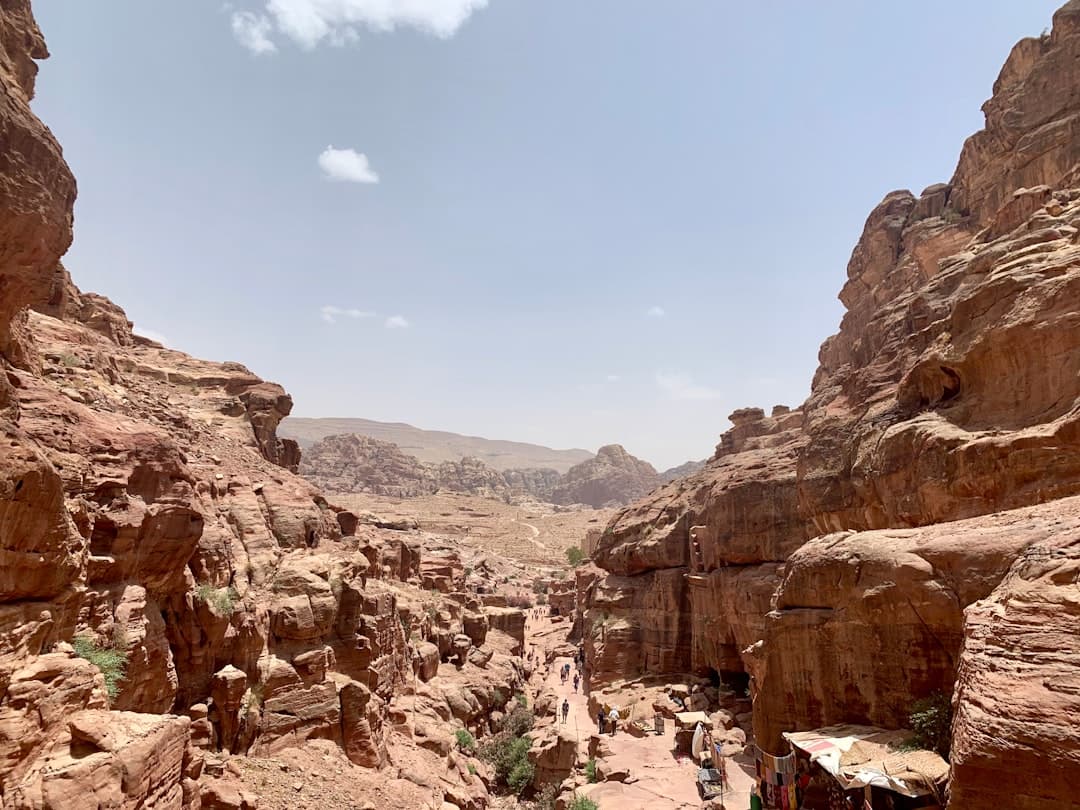 Treking w pięknych krajobrazach Jordanii
