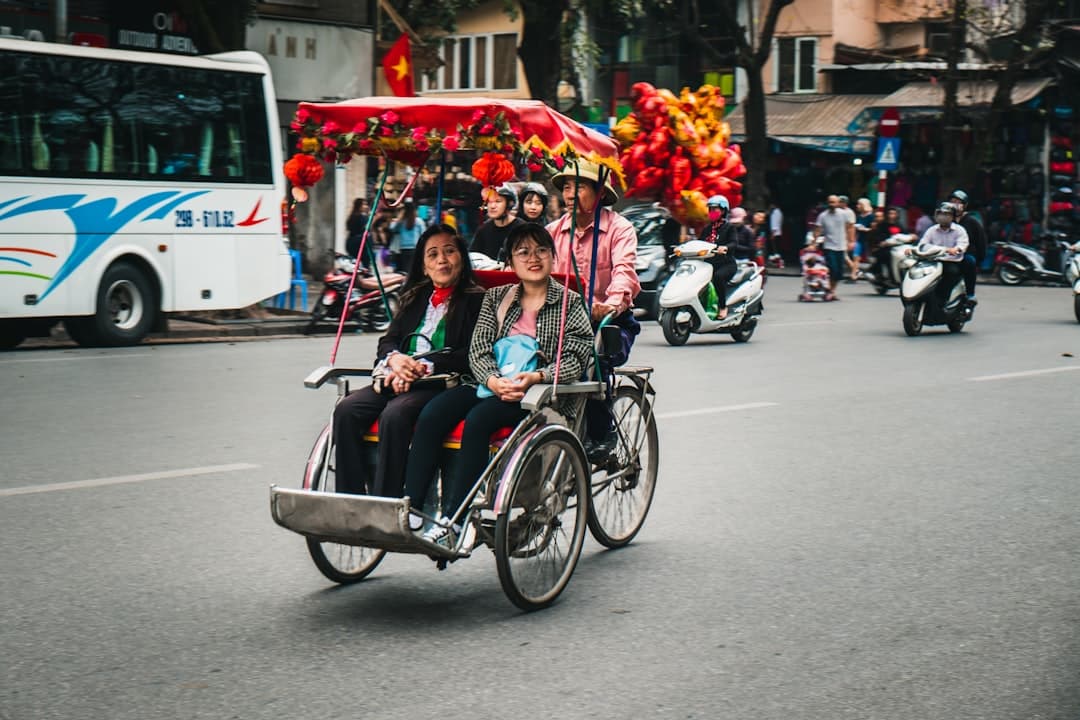Rodzina eksplorująca Hanoi