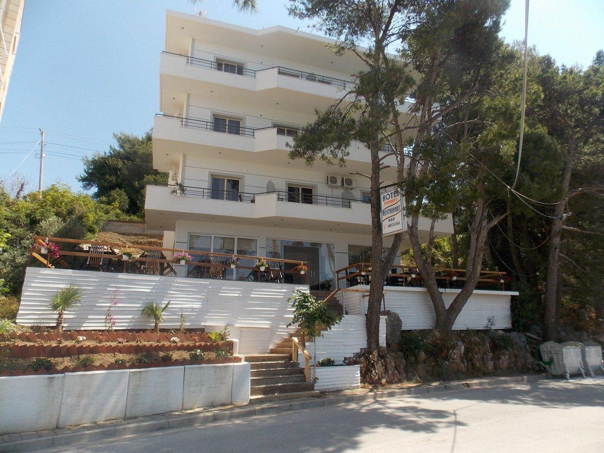 hotel-sunrays.jpg