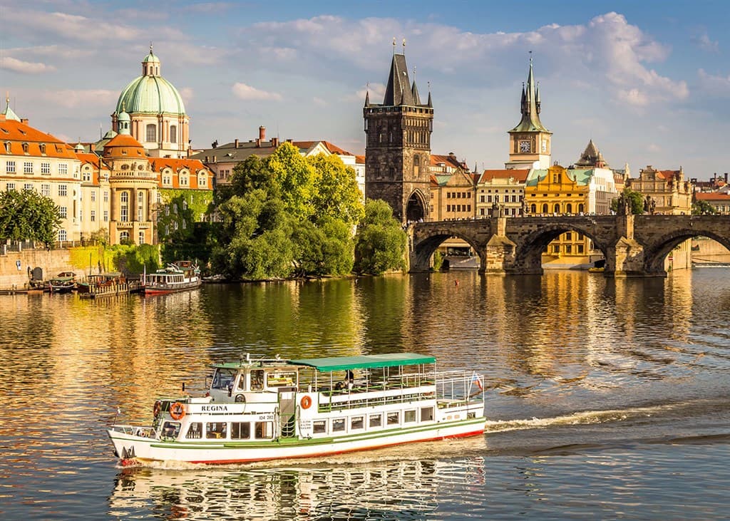 04-czechy-praga-wycieczka-weekend-autokarem-piwna-praga-biuro-podrozy-oskar-weltawa-most-karola.jpg