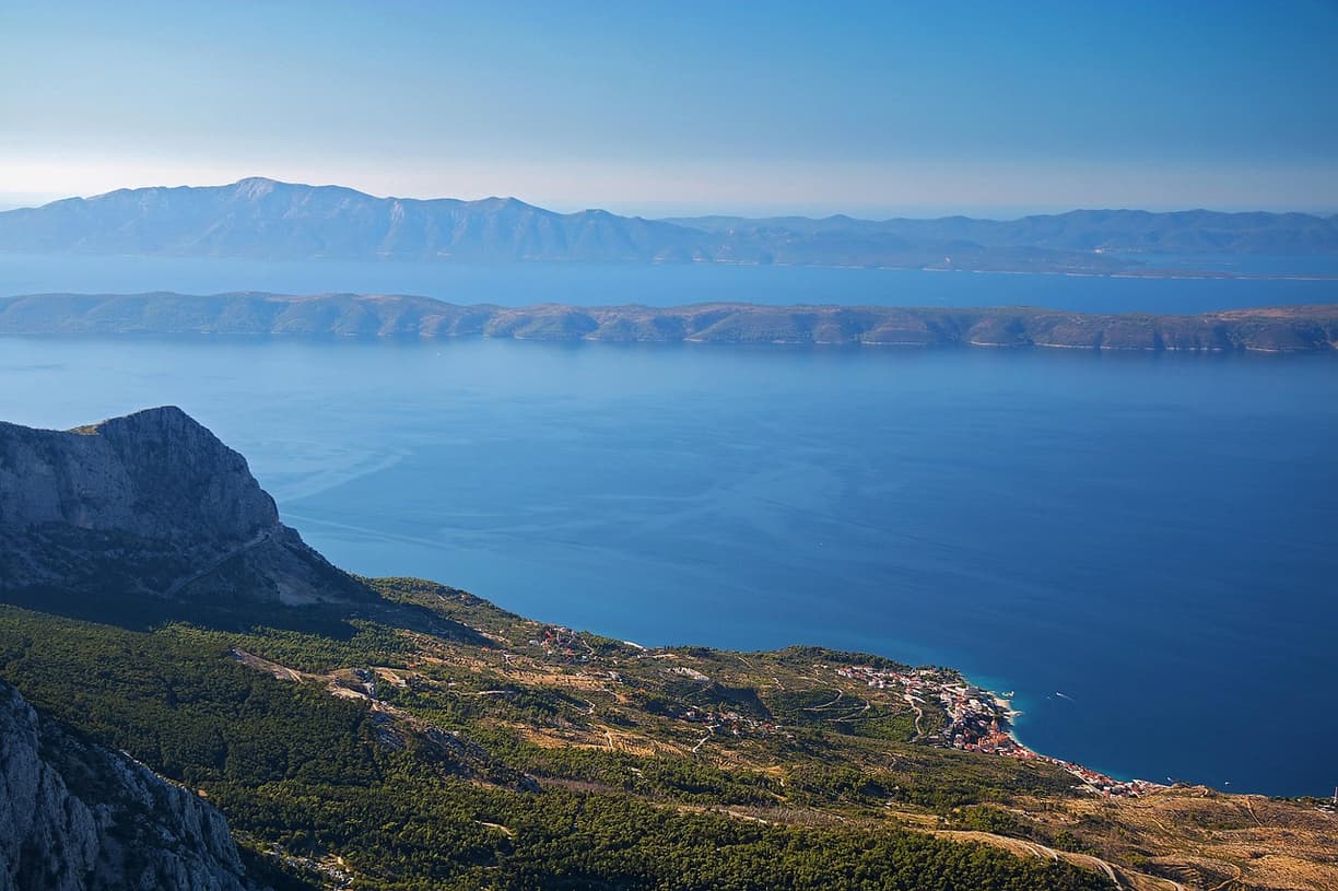 Widok z parku Biokovo na morze Adriatyckie