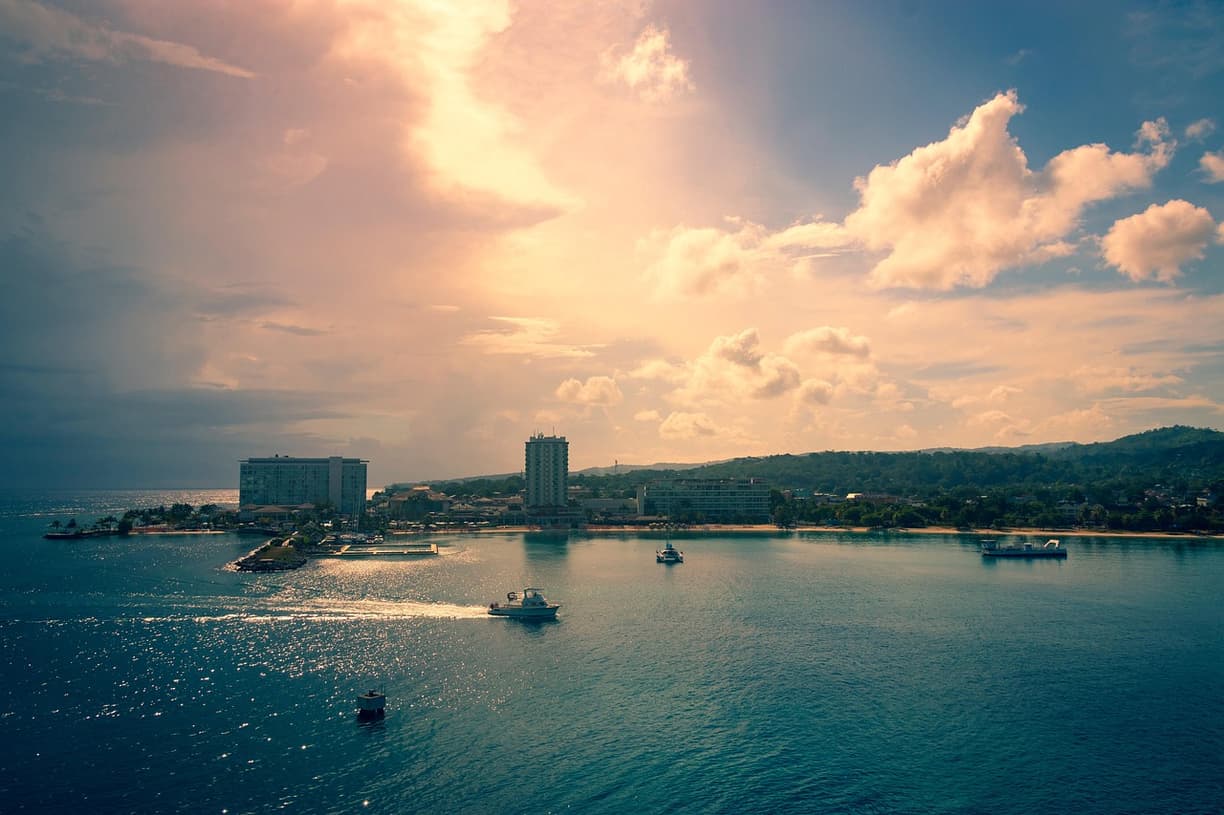 Ocho Rios: gdzie zjeść — lokalne klasyki i street food?