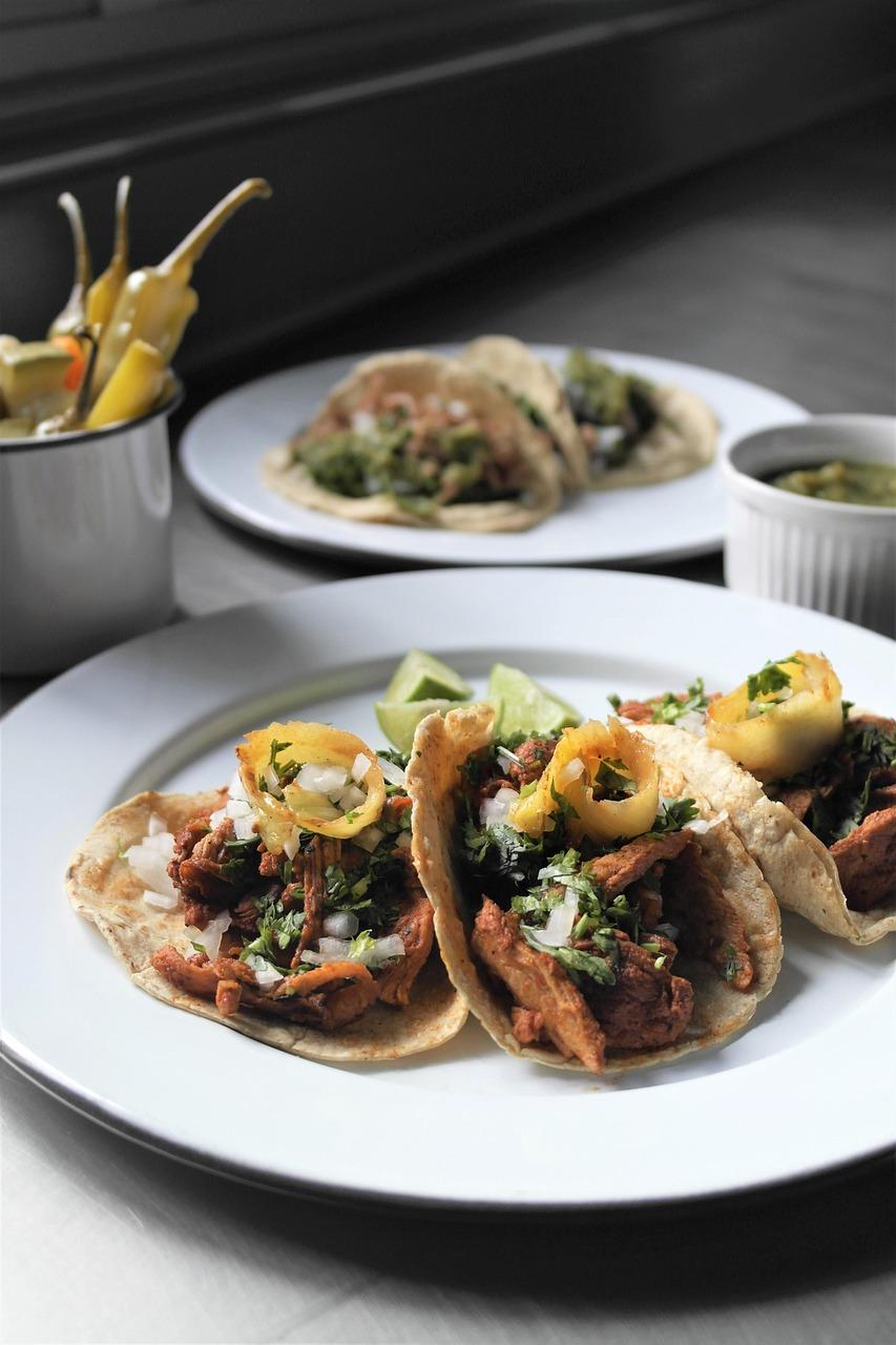 Tacos serwowane z food trucka w Los Angeles