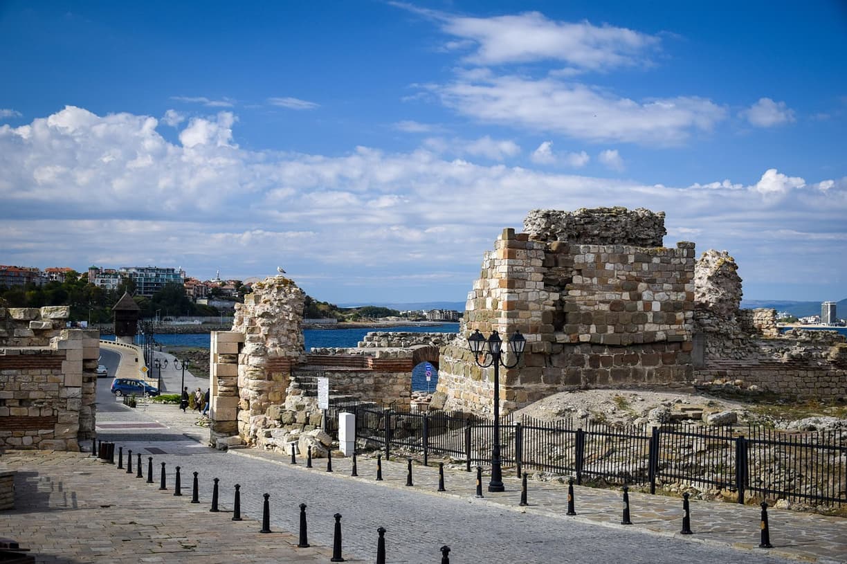 Widok na Nessebar z plaży