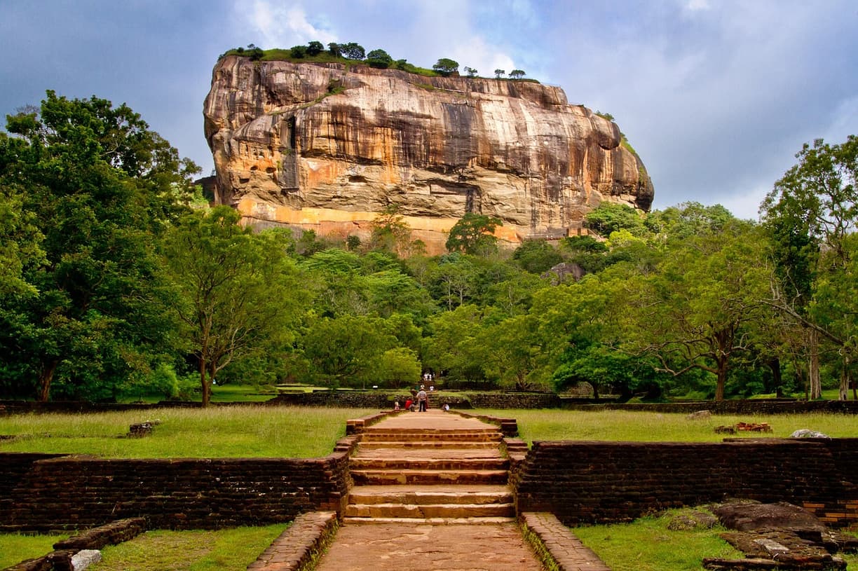 Sigiriya: jak dojechać i gdzie spać — przejrzysty plan?
