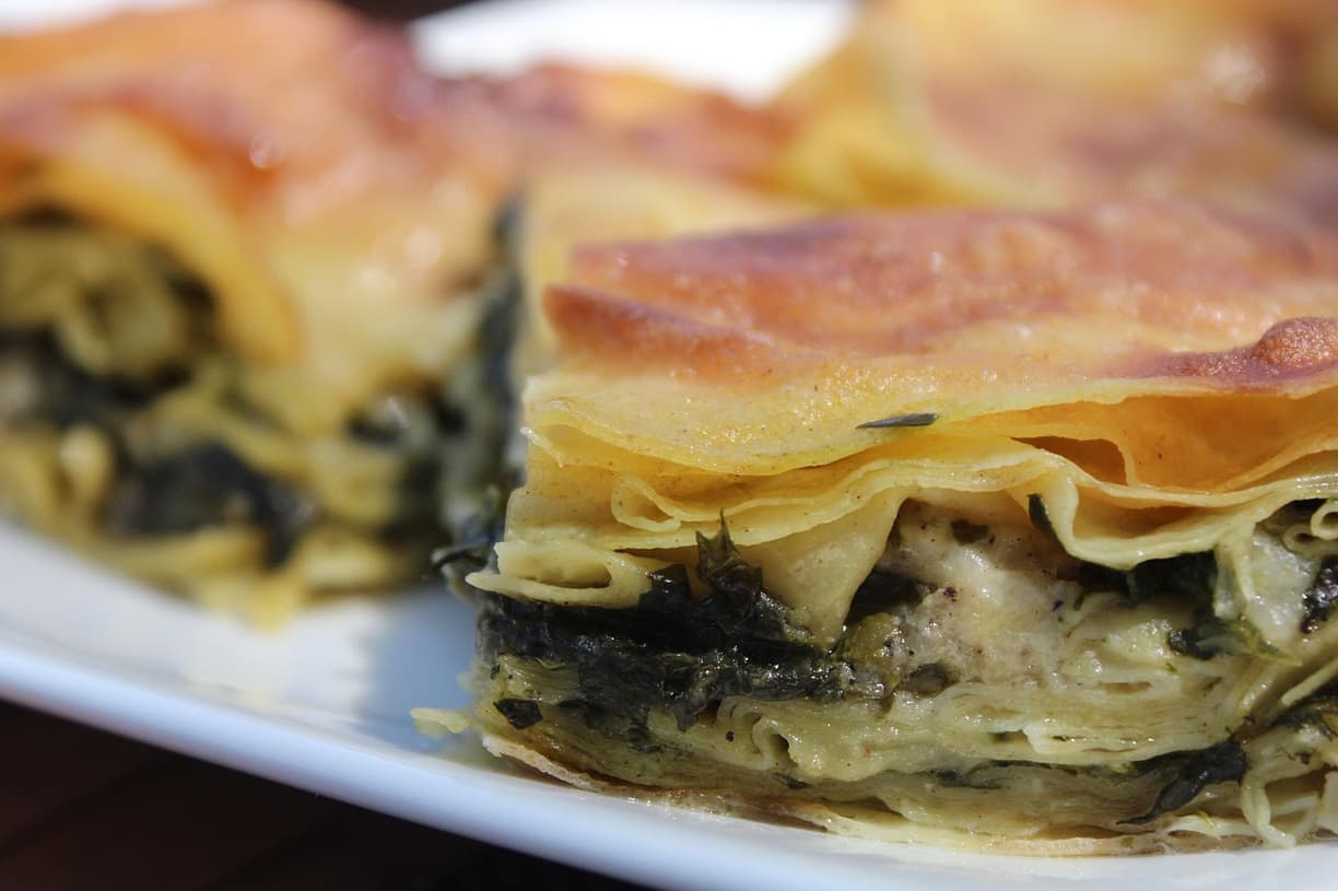 Pyszny börek z serem i szpinakiem