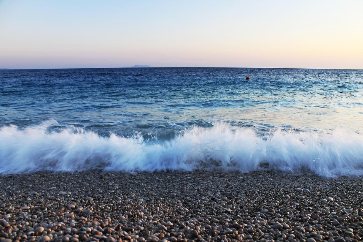 Plaża Dhermi o zachodzie słońca